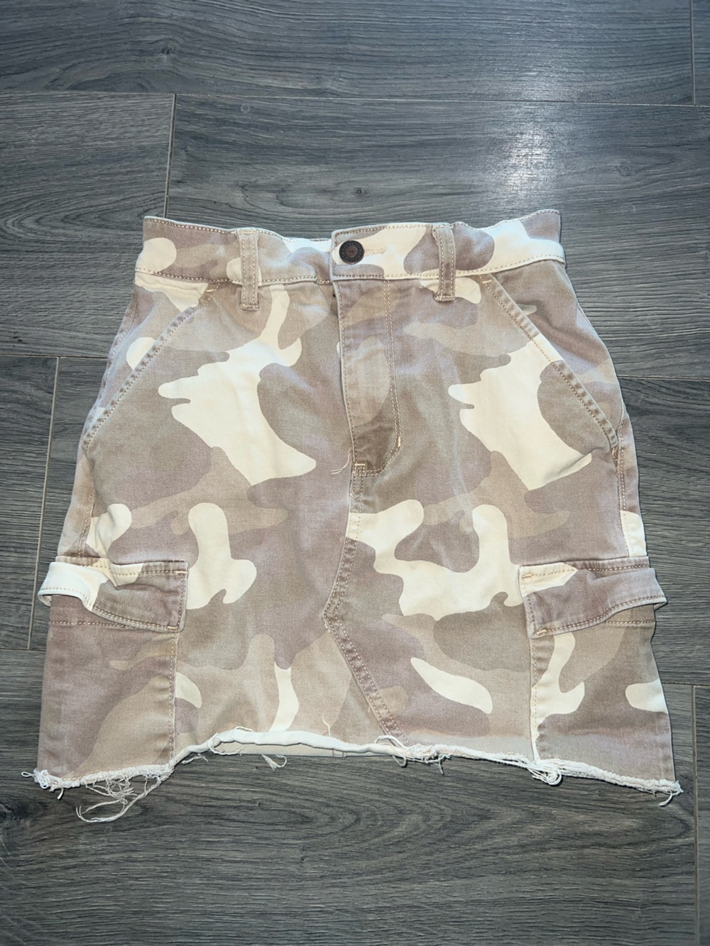 Hollister Tan and Cream Camo Shorts